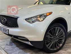 Infiniti Q70
